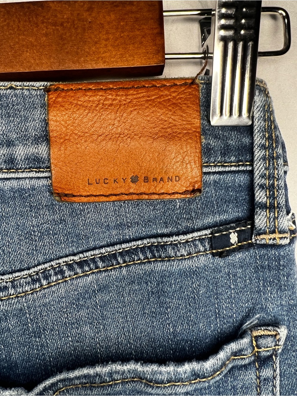 Lucky Brand Blue Denim Women's Jeans with Subtle Distress